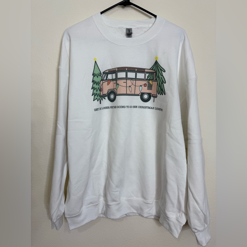 NWOT GILDAN Christmas lights Van Crewneck Sweatshirt